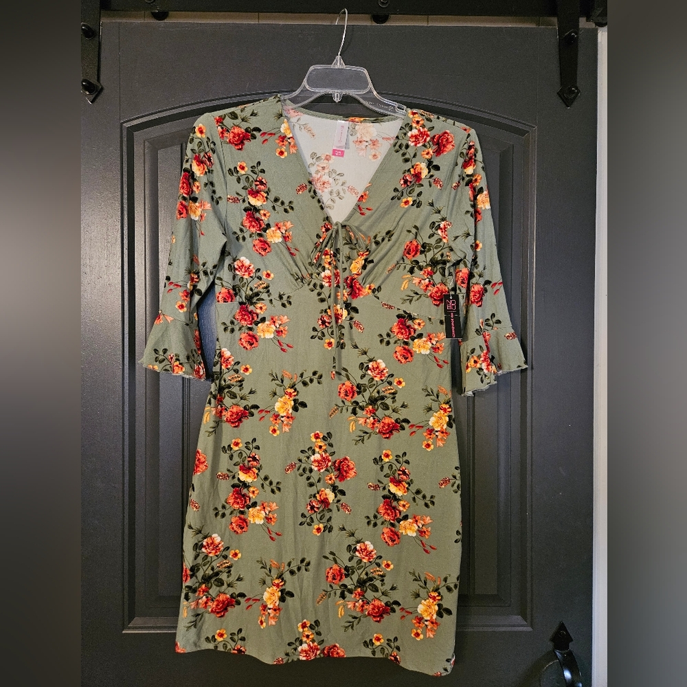 NWT NO BOUNDARIES Dress